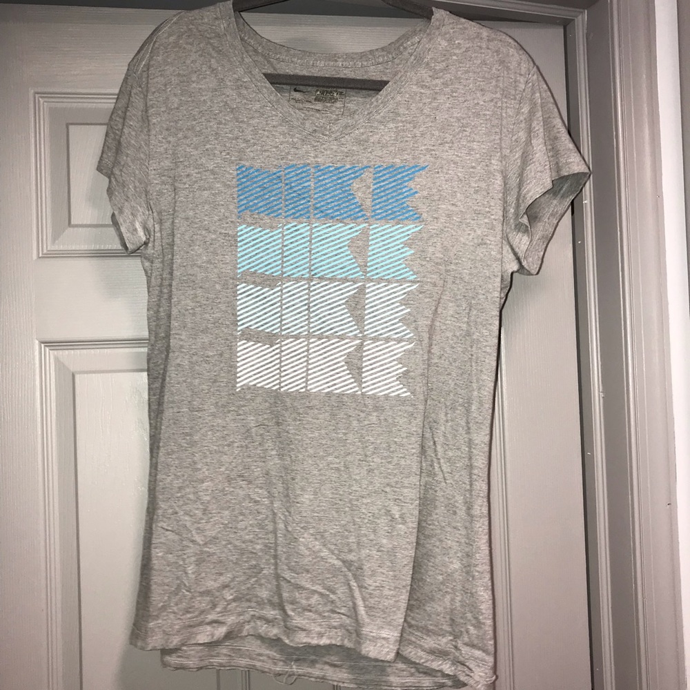 XL NIKE Shirt. MUST BUNDLE